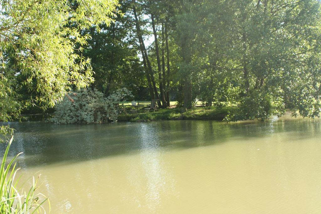 Le Petit Moulin Bed and Breakfast Faverelles Εξωτερικό φωτογραφία